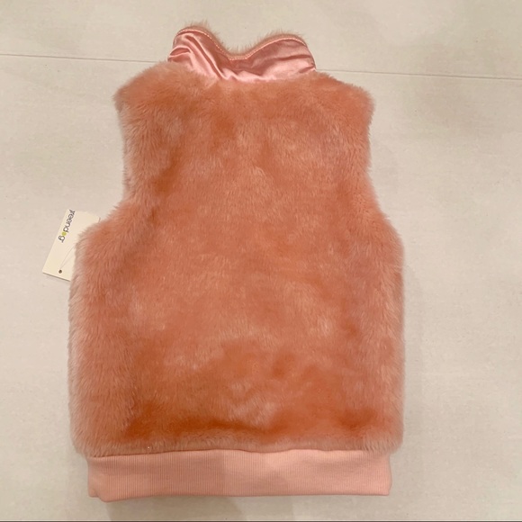 🆕 Adorable Faux Fur Girl Vest 6X - Picture 2 of 4
